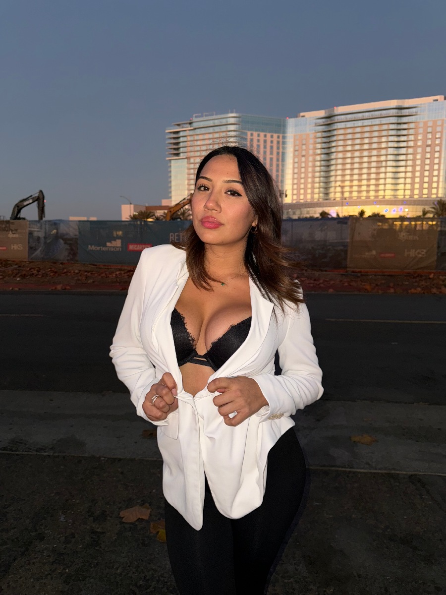 Take a pause and enjoy Ali Cruz — streaming from Dortmund