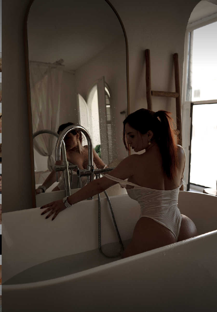 A playful frame from Miranda Faith nude — online in Dortmund