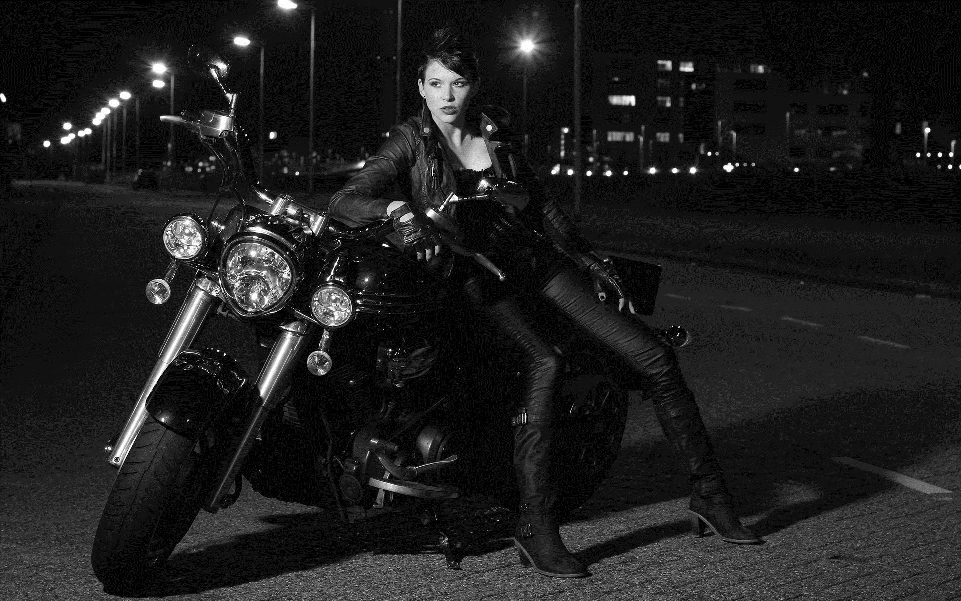 Photo Beautiful girls and motorcycles in Dortmund