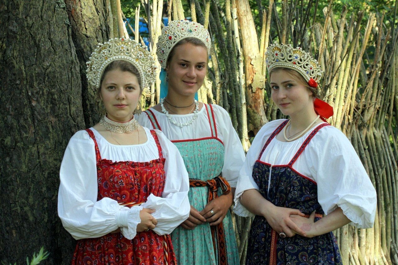 Sexy model Girls in Slavic costumes in Dortmund